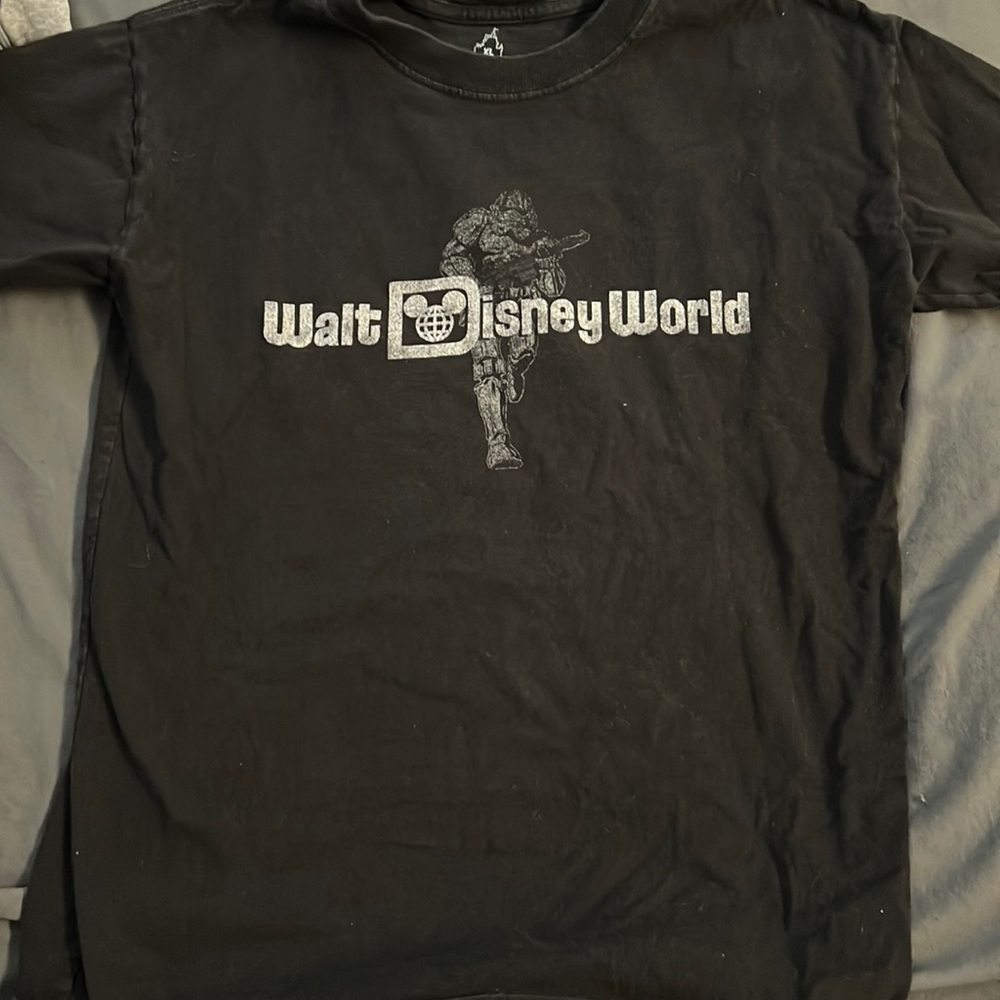 Walt DisneyWorld Black Stormtrooper t shirt (YXL)